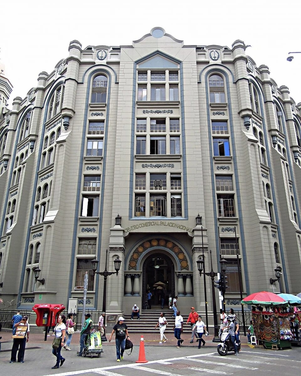 Fachada del Palacio Nacional en el centro de Medellín