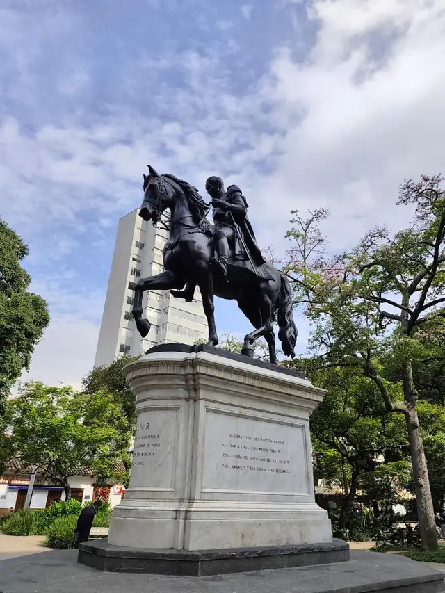 Monumento ecuestre a Simón Bolívar en el Parque de Bolívar, Medellín