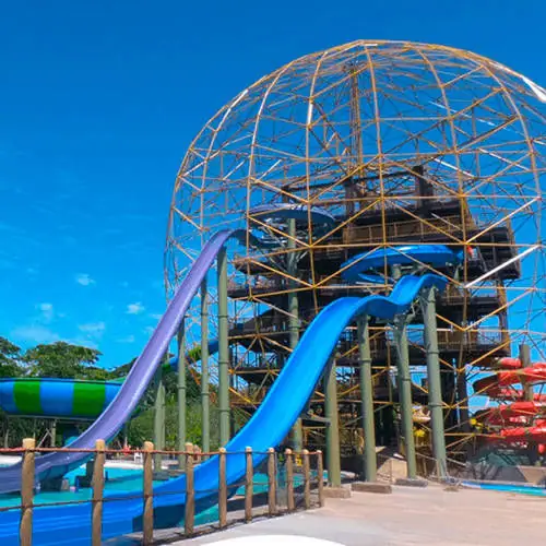 Parque acuático con toboganes en Hacienda Nápoles
